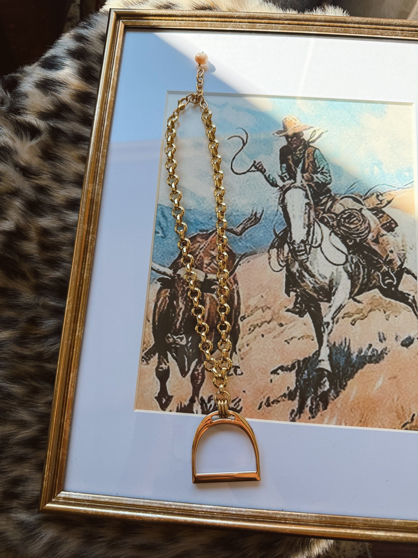 THE STIRRUP NECKLACE — GOLD
