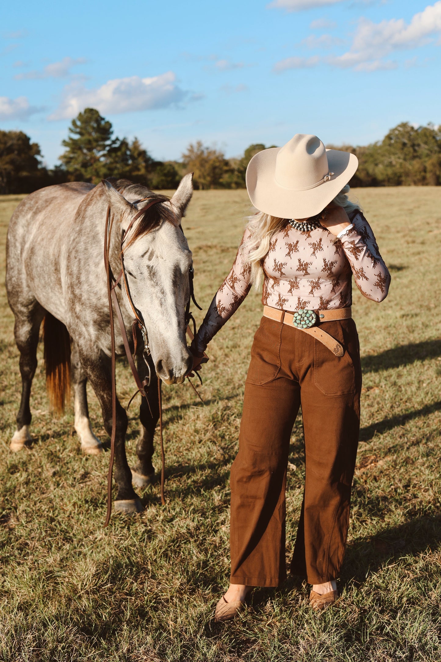 THE LACE TOP - BROWN