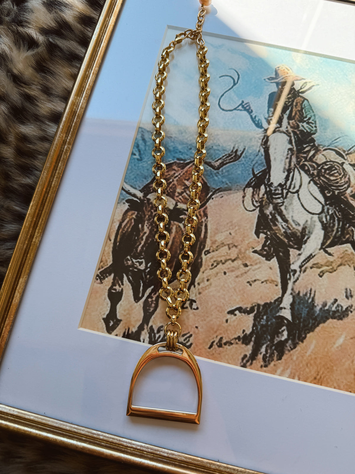 THE STIRRUP NECKLACE — GOLD