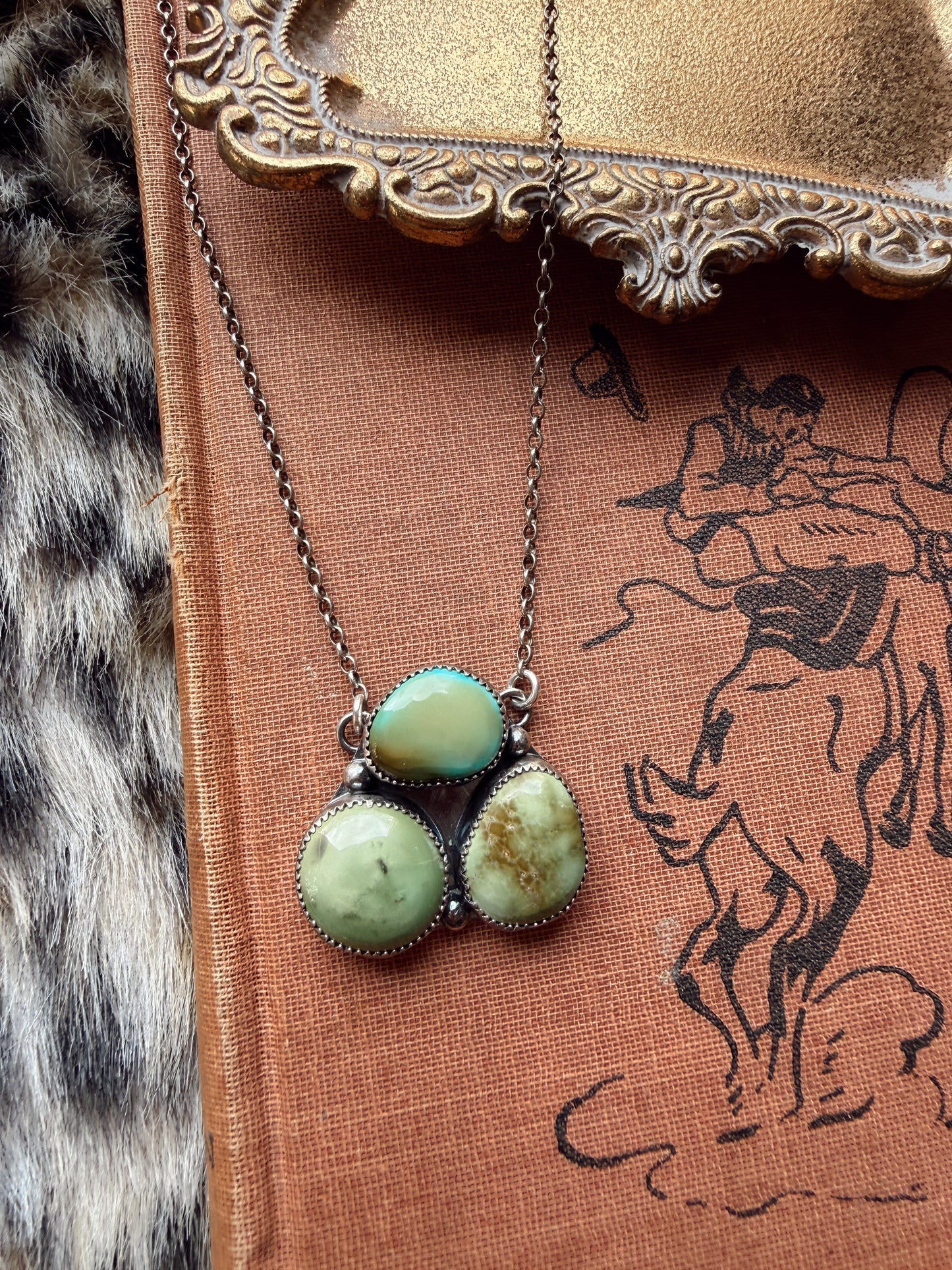 THE LOWRY NECKLACE