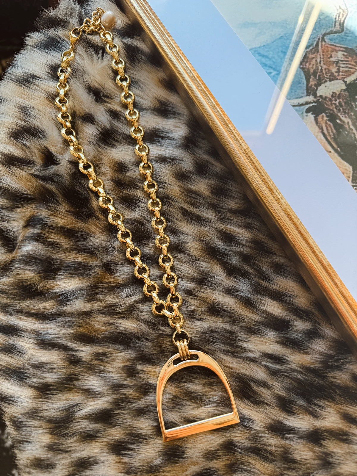 THE STIRRUP NECKLACE — GOLD