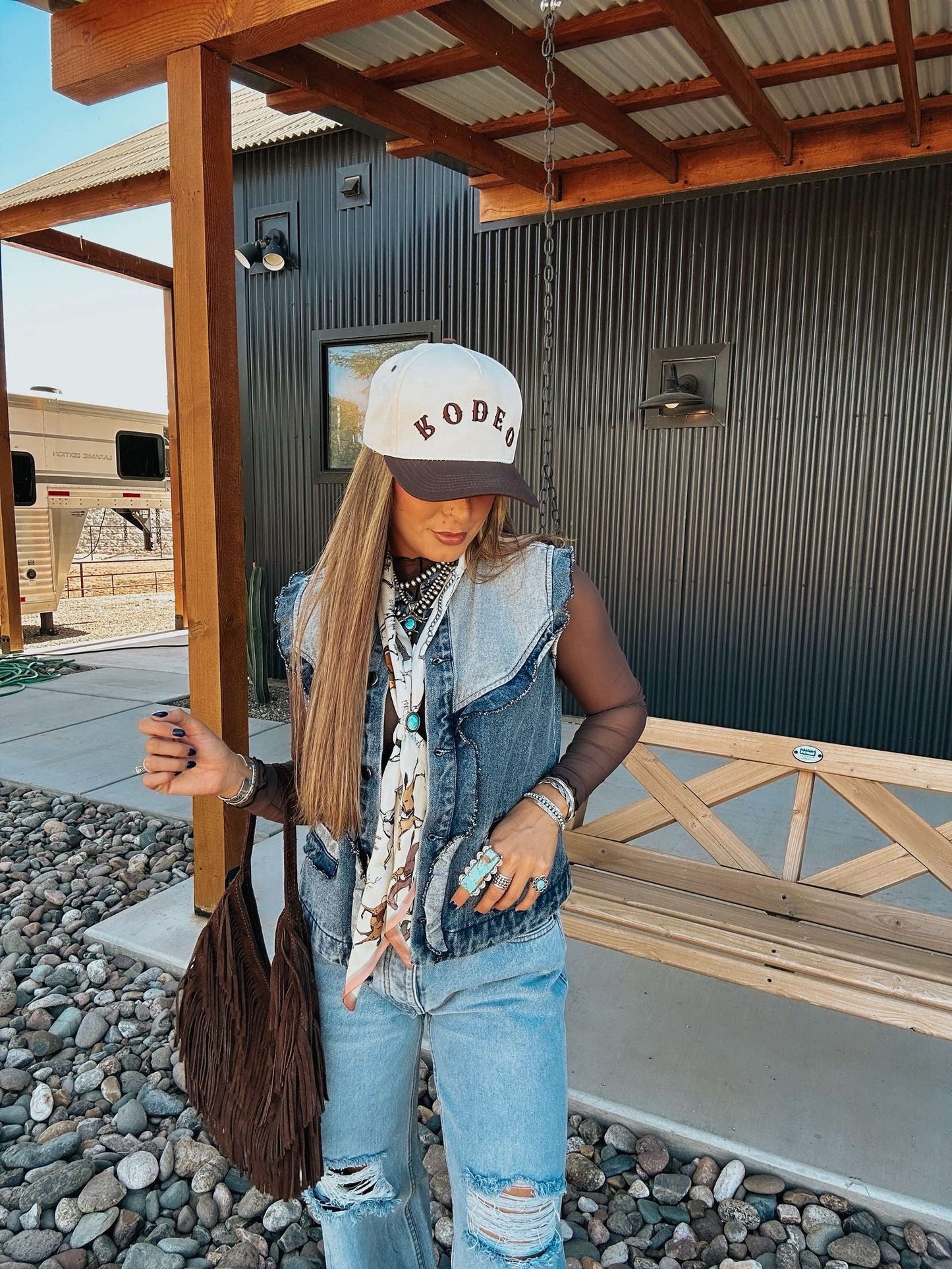 THE VINTAGE DENIM JEANS