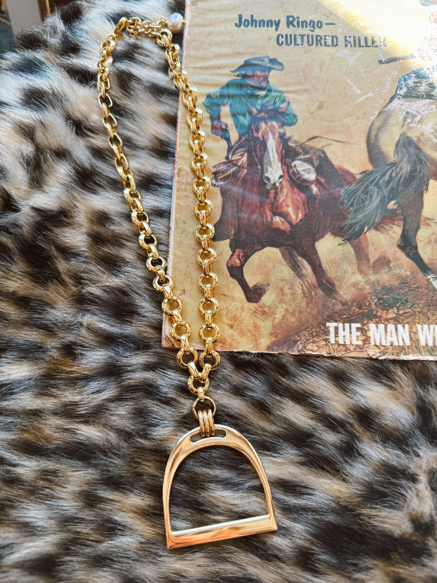 THE STIRRUP NECKLACE — GOLD