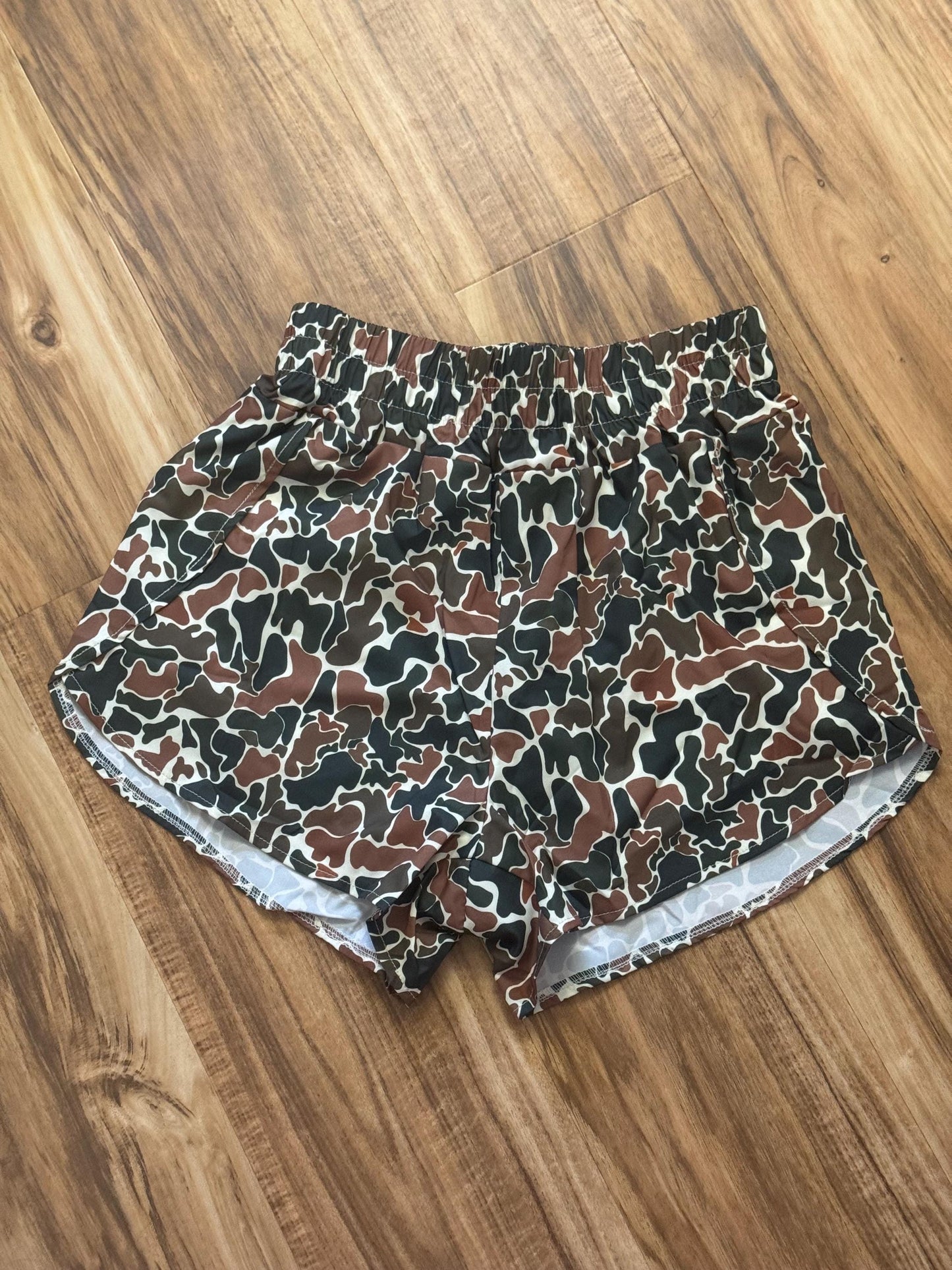 Trendy Retro Duck Camo Women’s Shorts